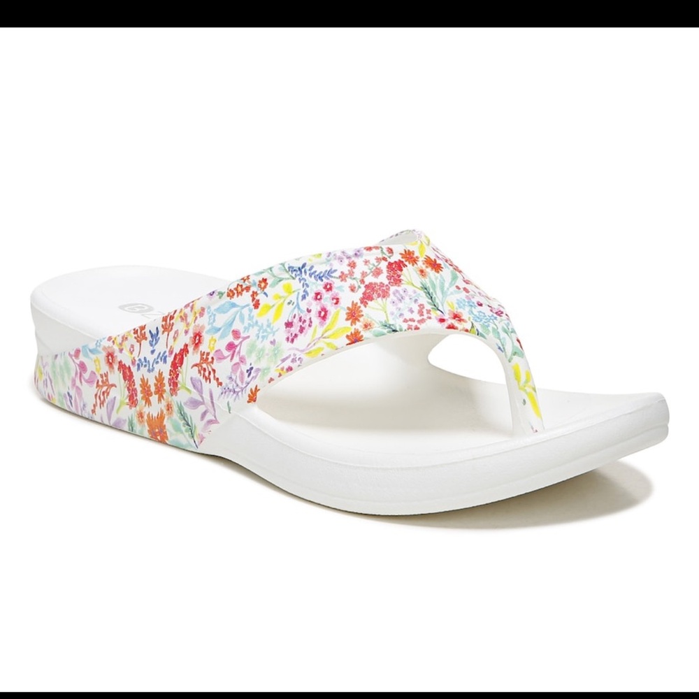 BZEES VILLA TOE Floral Women's Sandals